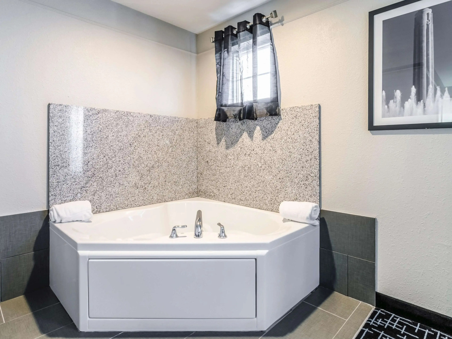 La Quinta Inn & Suites by Wyndham Kansas City Airport