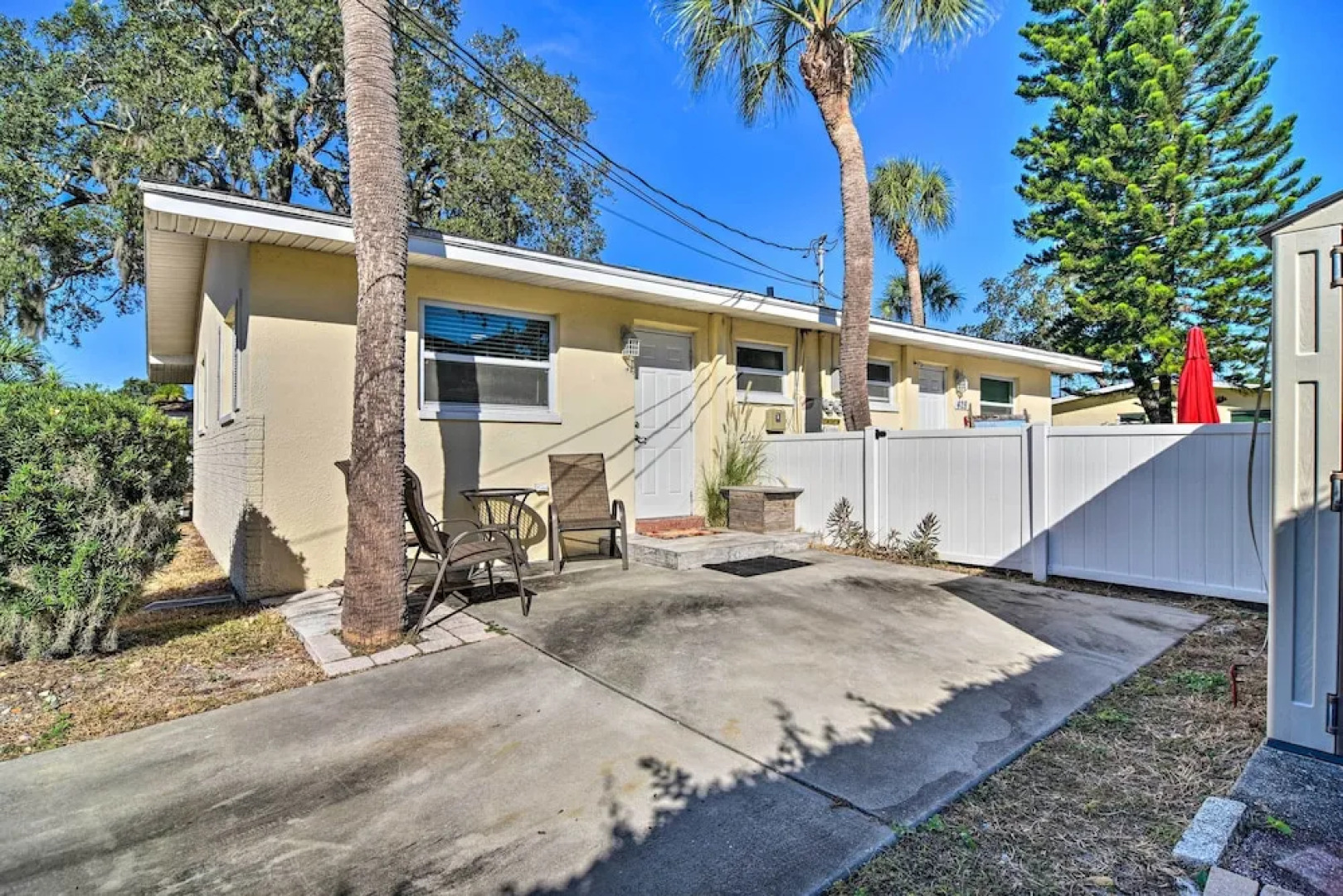 Comfy Dunedin Escape: 1 Block to Main Street!