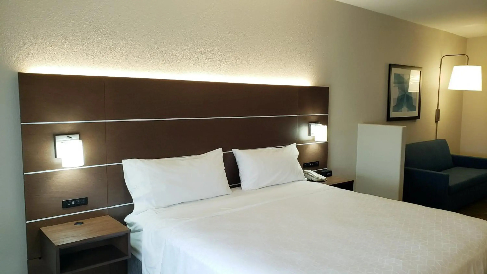 Holiday Inn Express Hotel & Suites Weslaco by IHG