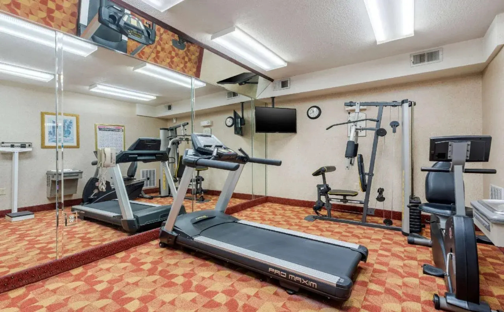 Comfort Inn & Suites Cincinnati Uptown Clifton