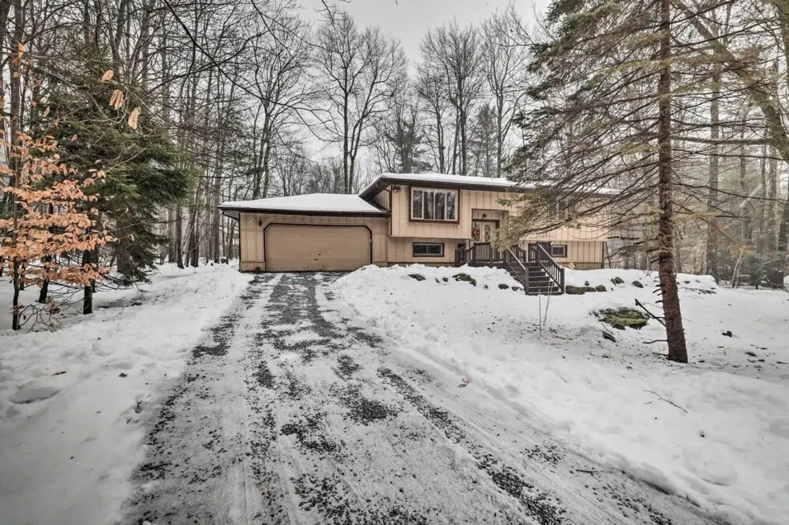 Pocono Pines Home ~ 10 Mi to Skiing & Hiking!