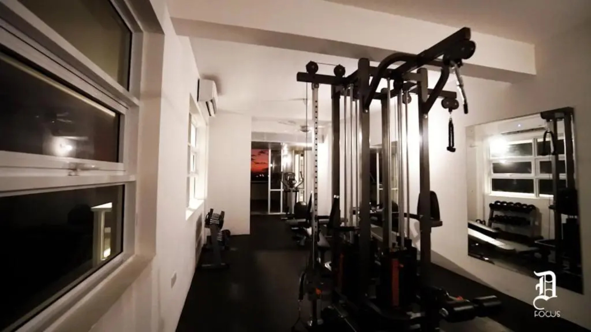 The Beach Front Apartment - Uswetakeiyawa, Colombo