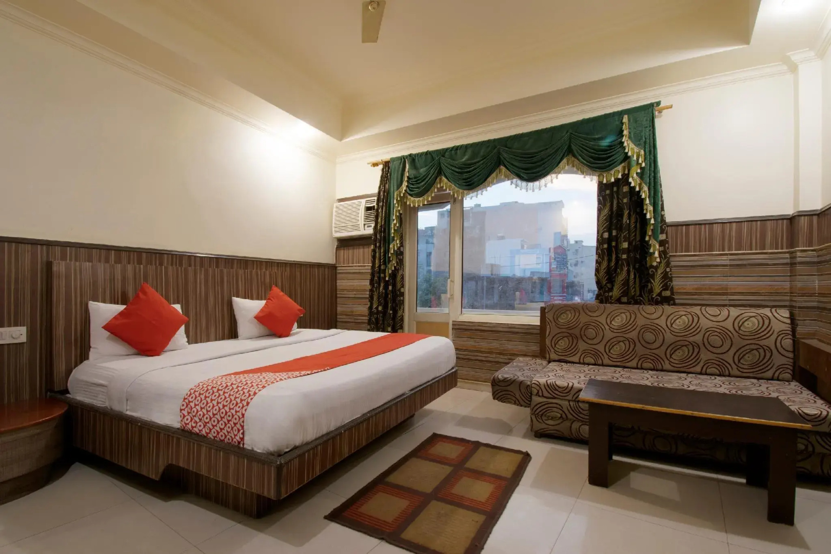 OYO 6647 Om Hari Residency