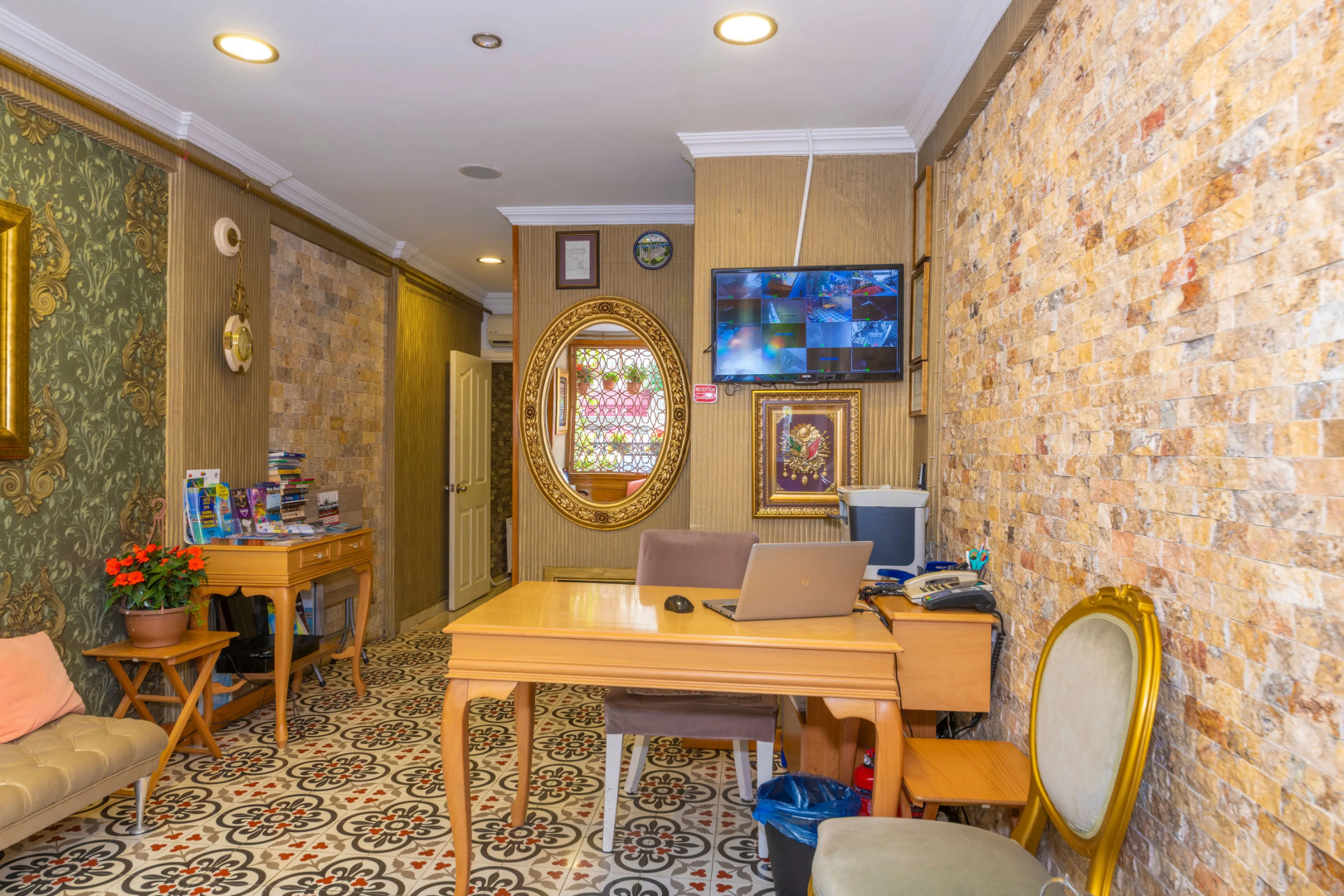 Walnut Shell Hotel