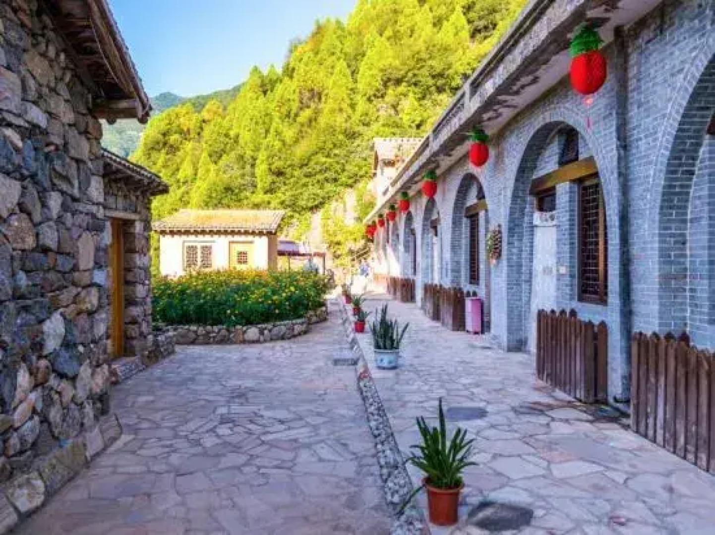 Mount Yunqiu Yaodong Courtyard