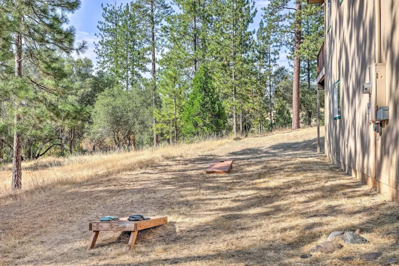 Woodsy Groveland Cabin w/ Deck < 3 Mi to Lake