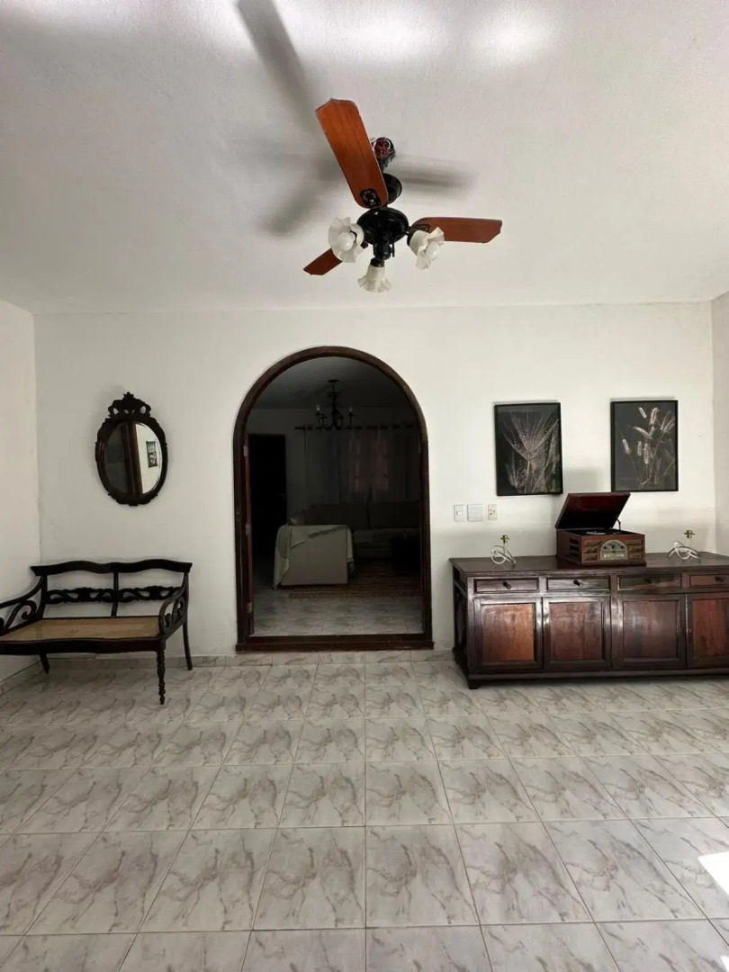 Sítio com piscina e lareira