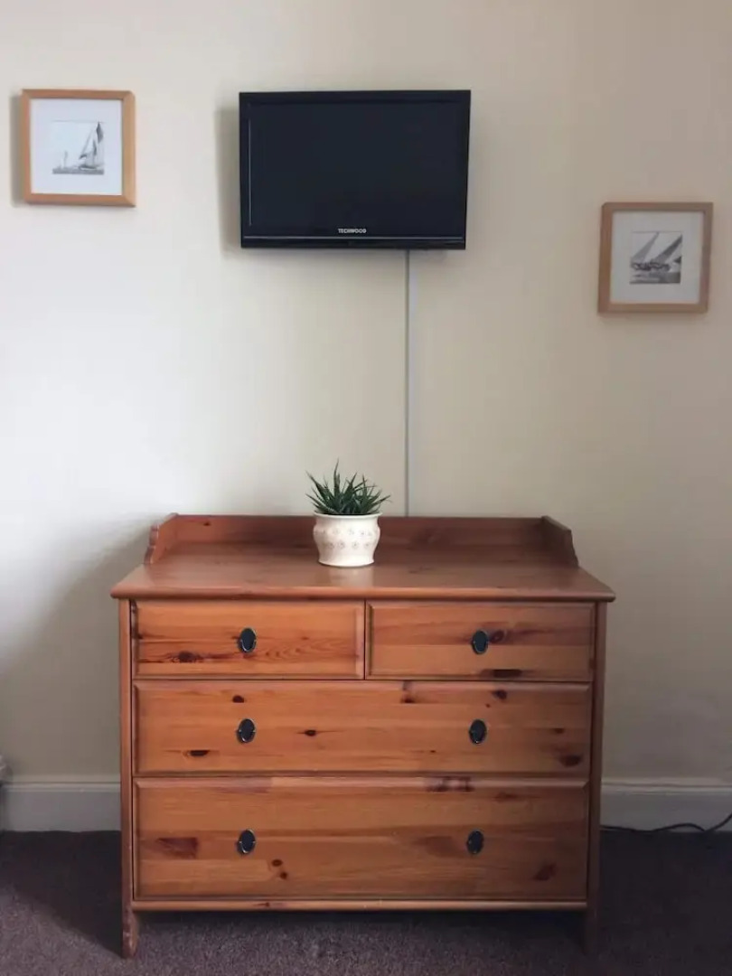 Commodore Guest House