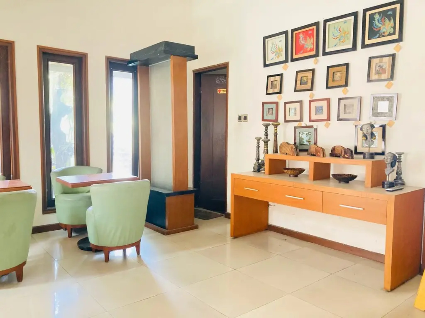 Urbanview Syariah Zidney 3 Salatiga by RedDoorz