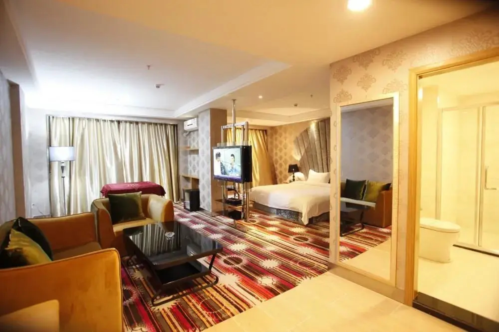 Amy Crystal Business Hotel