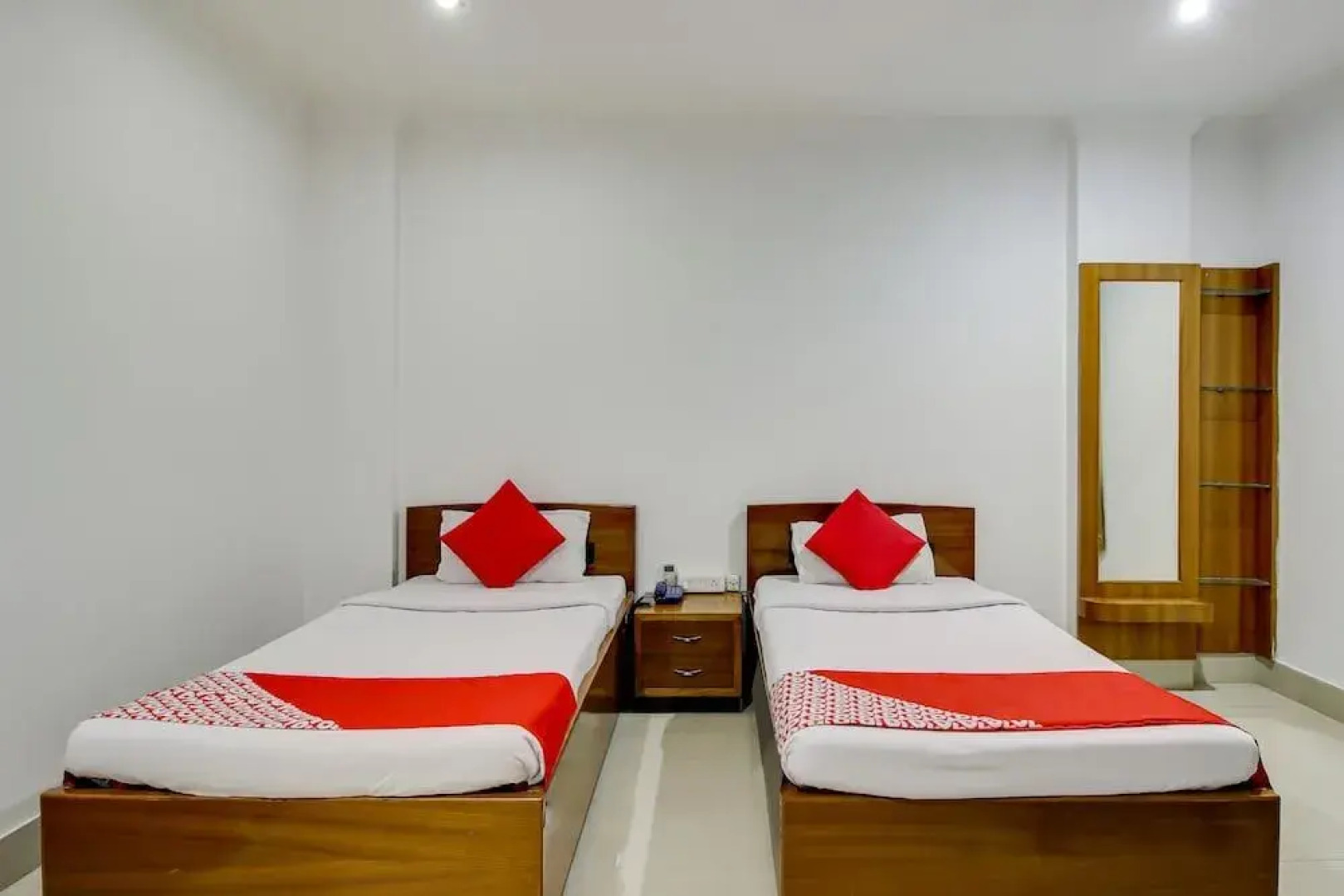 OYO 49035 Hotel Royel Park