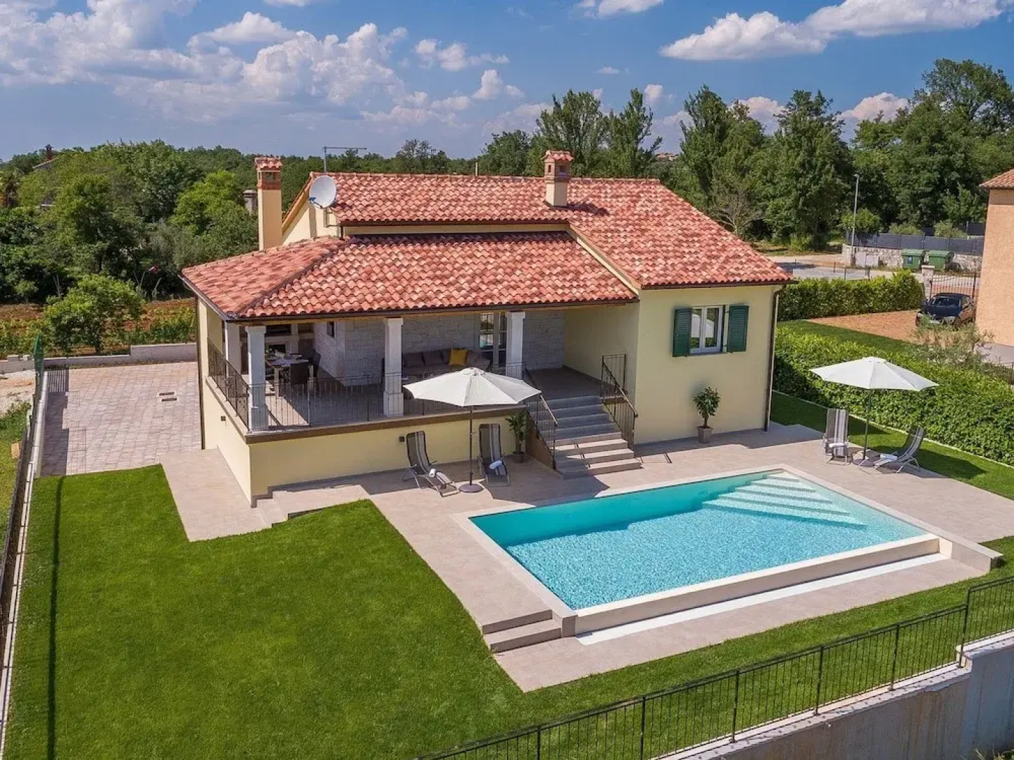 Modern House With Pool and Beautiful Landscaped Environment in a Quiet Location