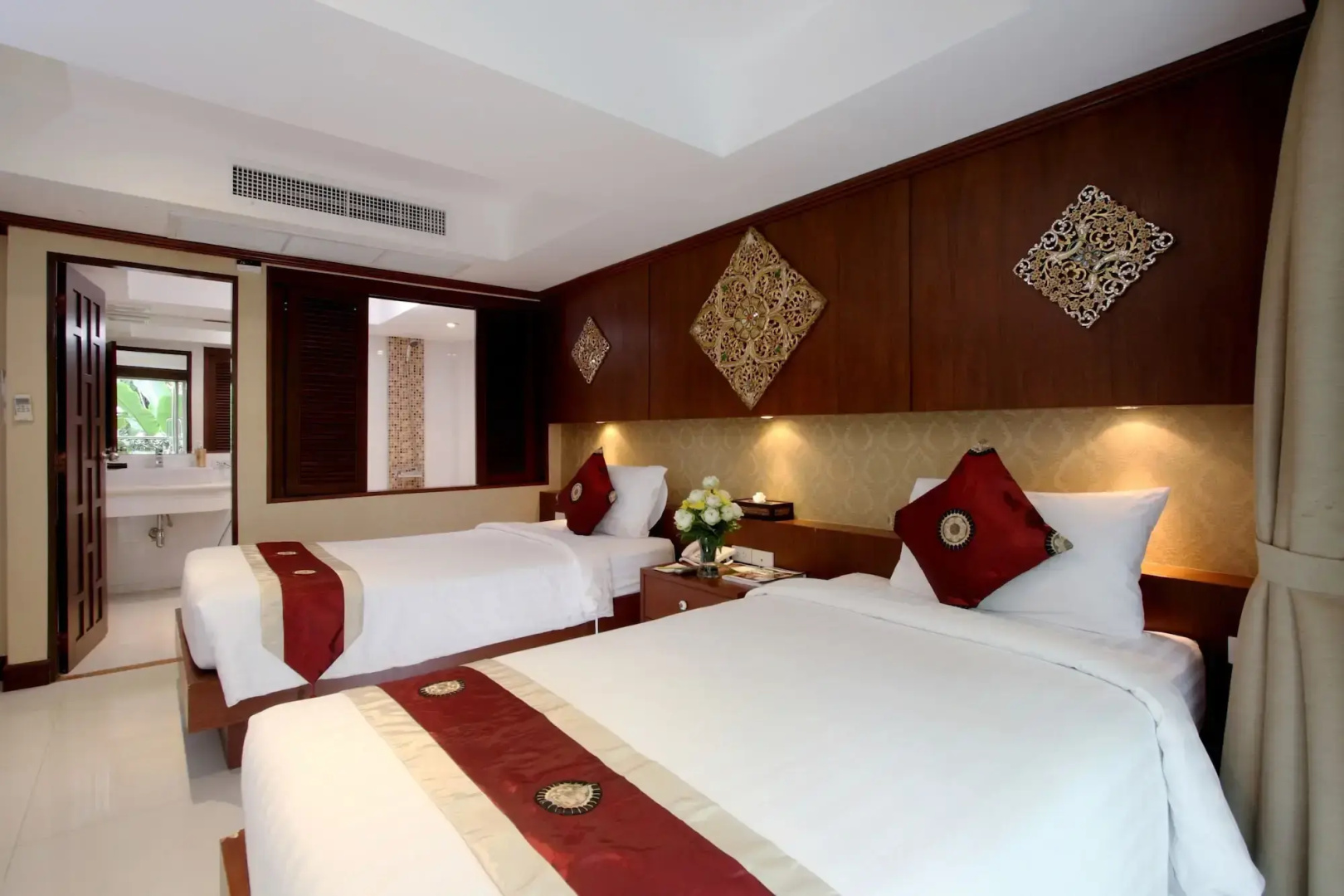 Отель Rayaburi Hotel Patong