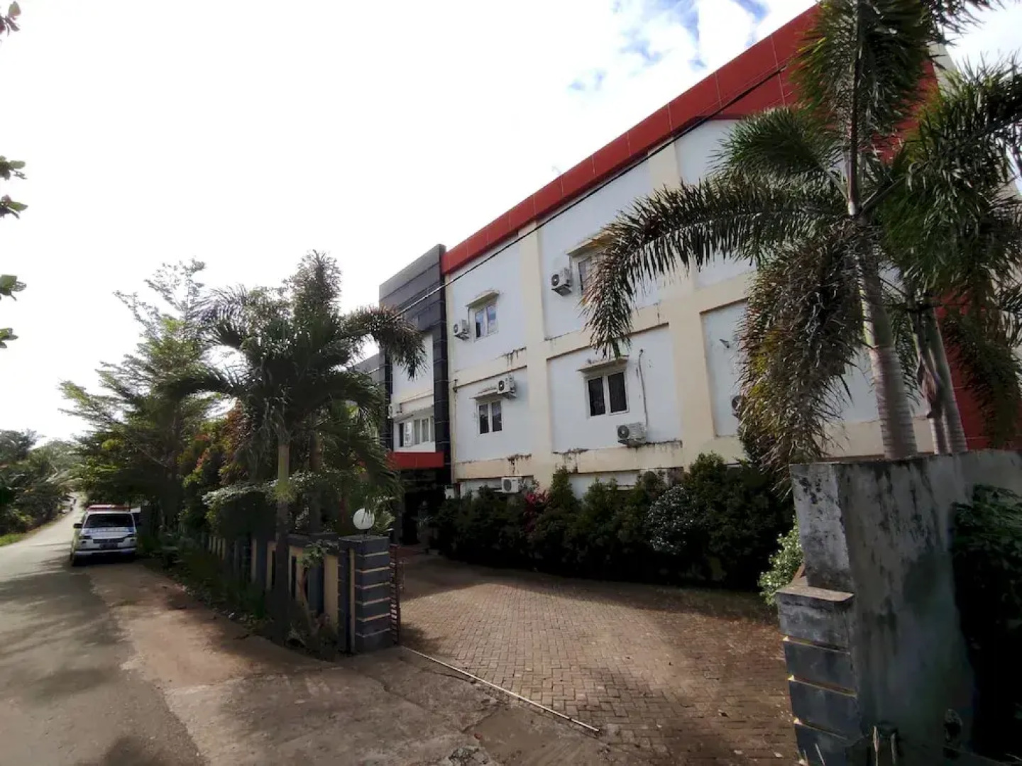 Hotel O Wisma Syariah Lahundape