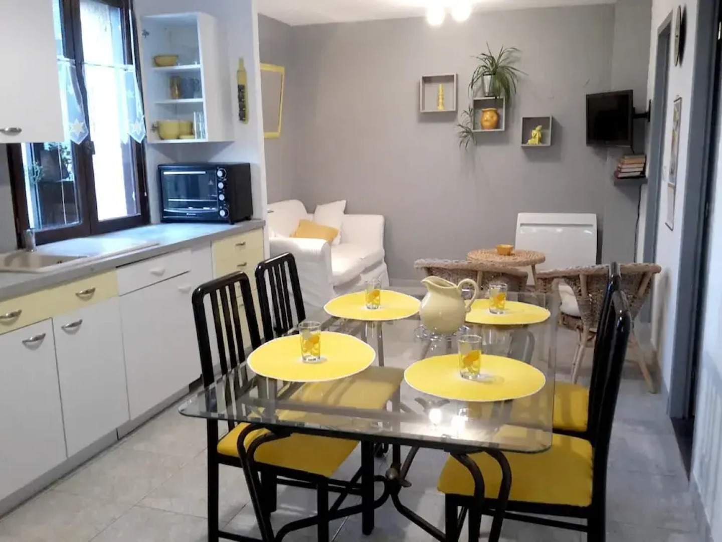 House With one Bedroom in Villeneuve, With Enclosed Garden and Wifi