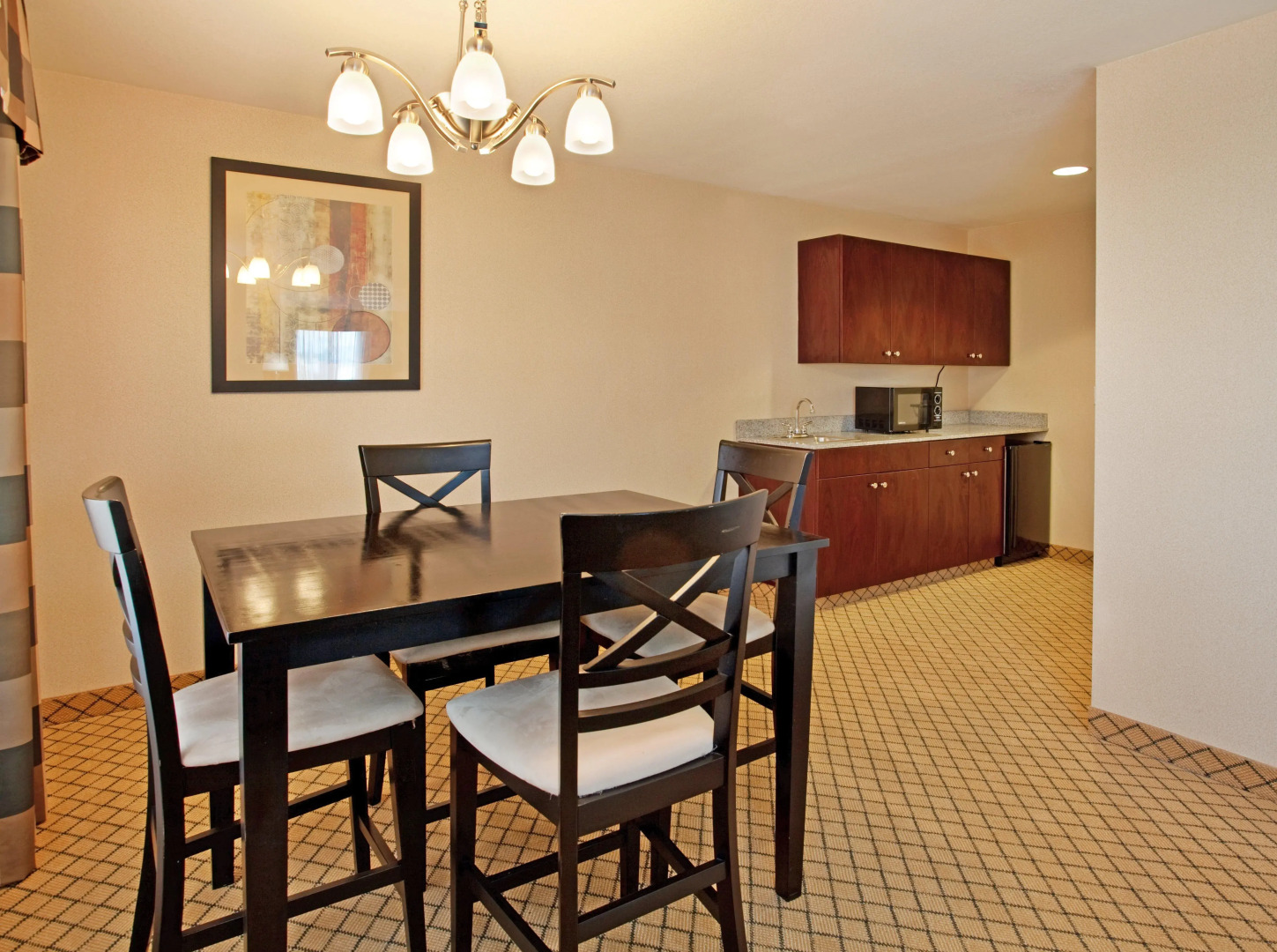 Holiday Inn Express & Suites Wichita Airport by IHG