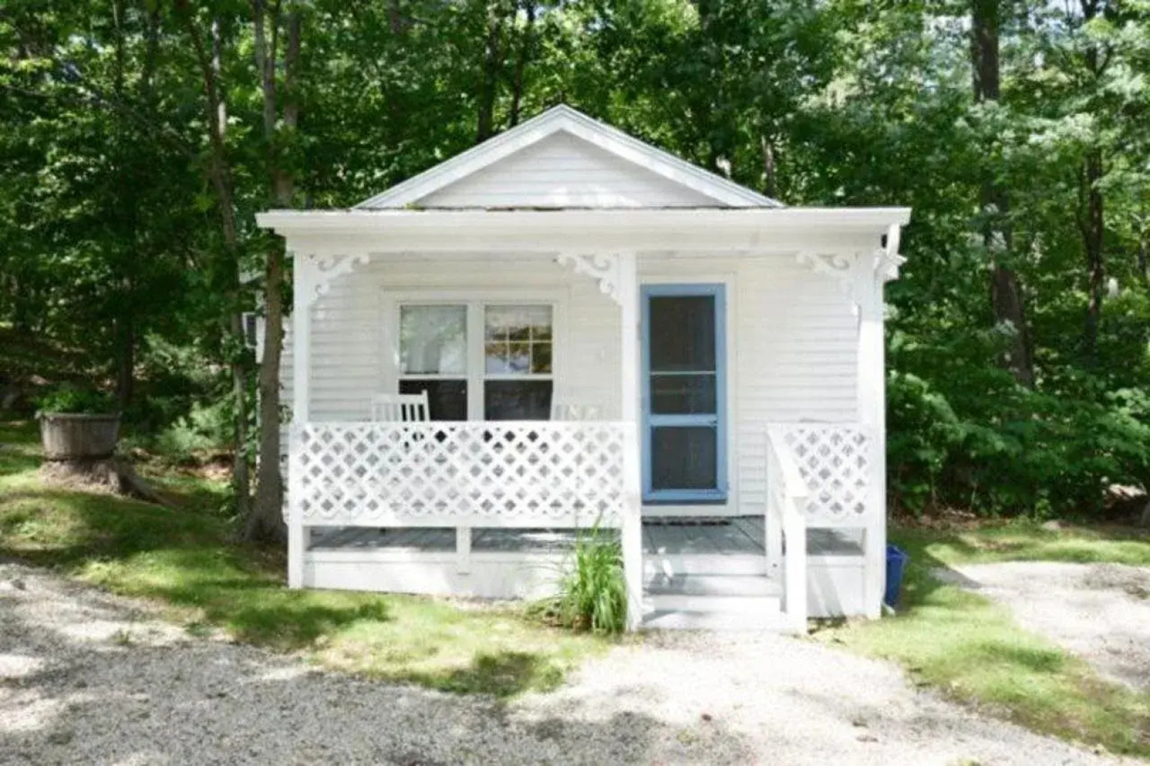 2 River Road Inn and Cottages