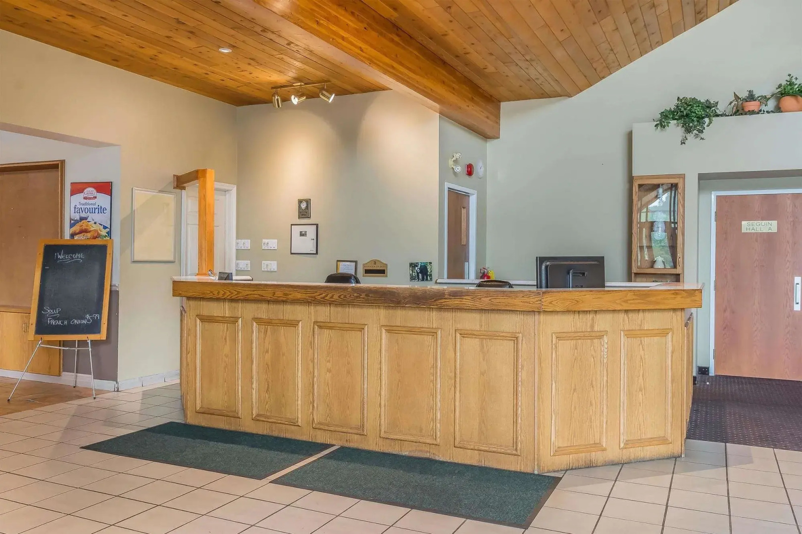 Jolly Roger Inn Resort