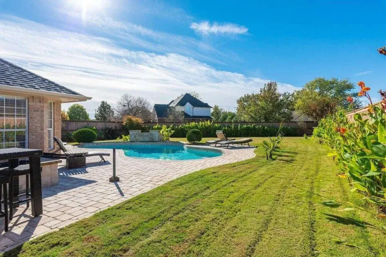 Home Pool 15 Minutes from DFW Airport