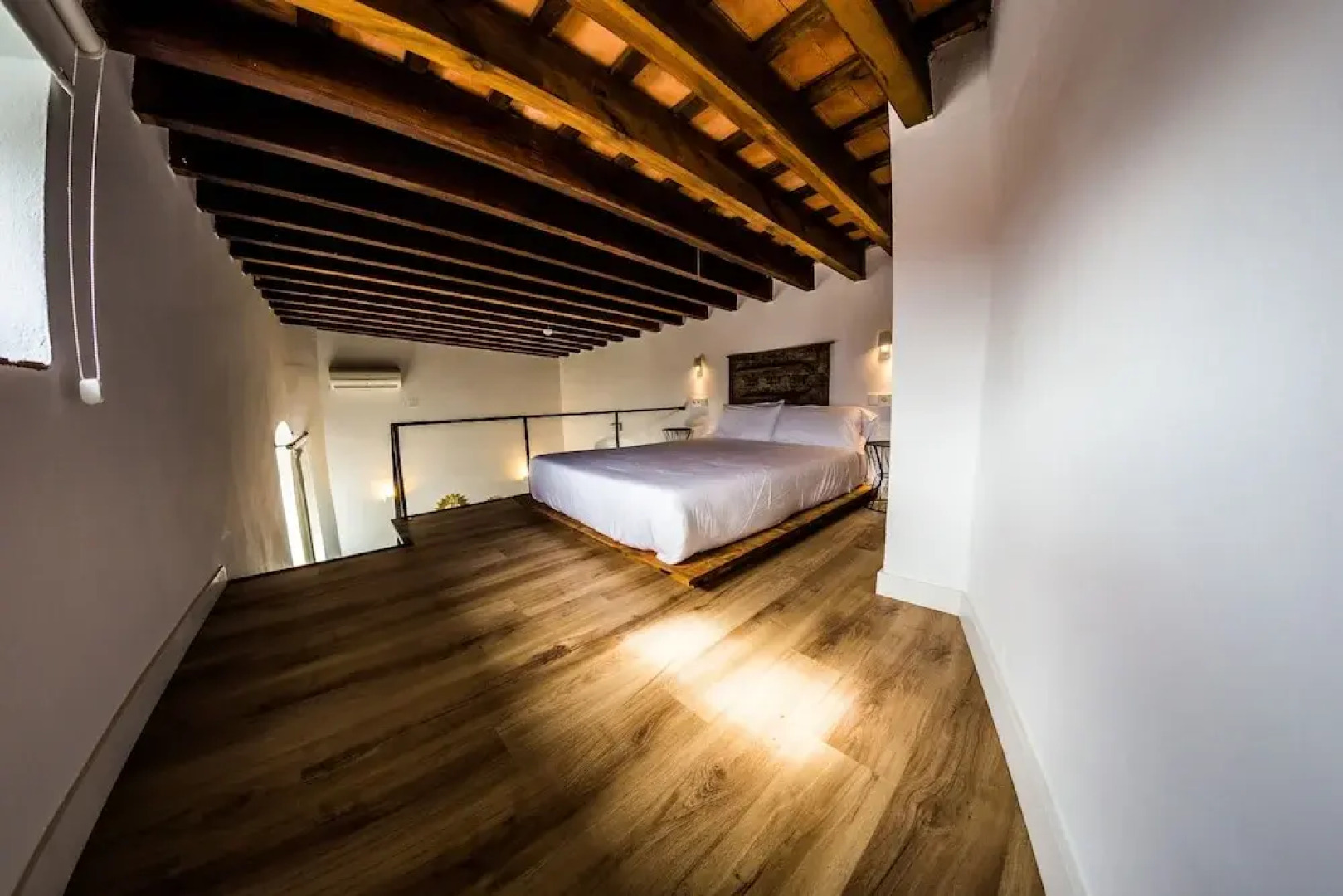 La Casa Amarilla Rooms & Suites