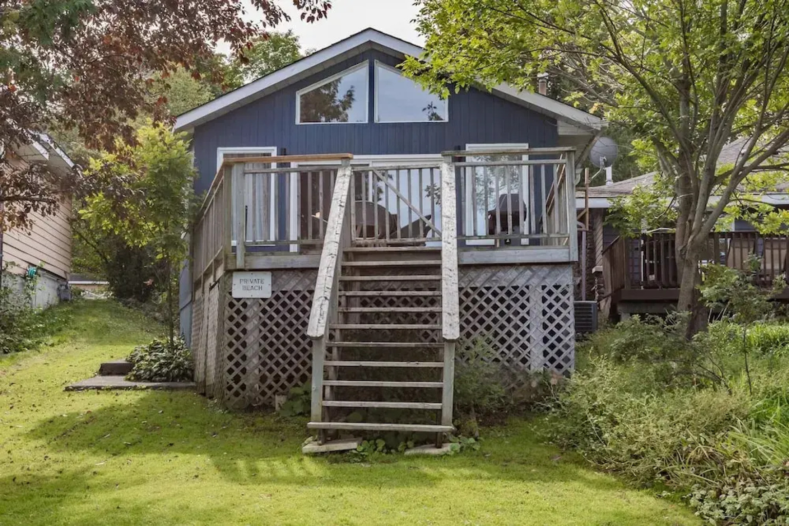 Grandview Beach House an Incredible Beach Waterfront is Waiting for You!