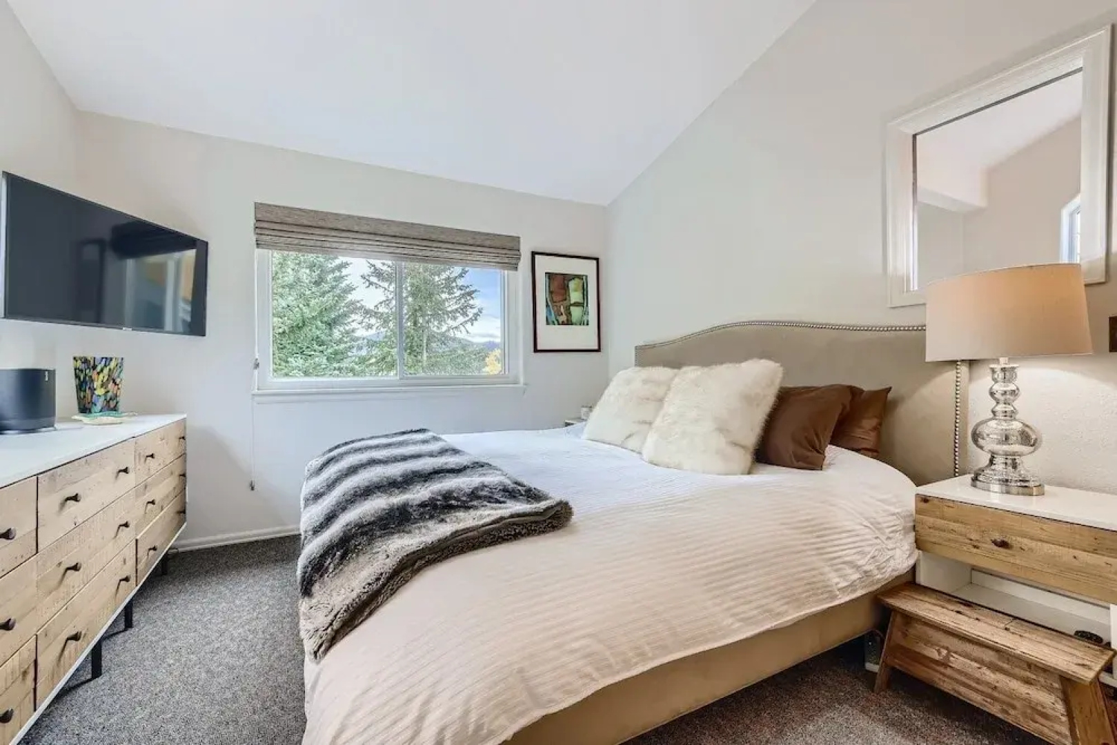 2 Bedroom PLATINUM Vacation Paradise! Hot Tub,Kick back in Style! 2 Home by RedAwning