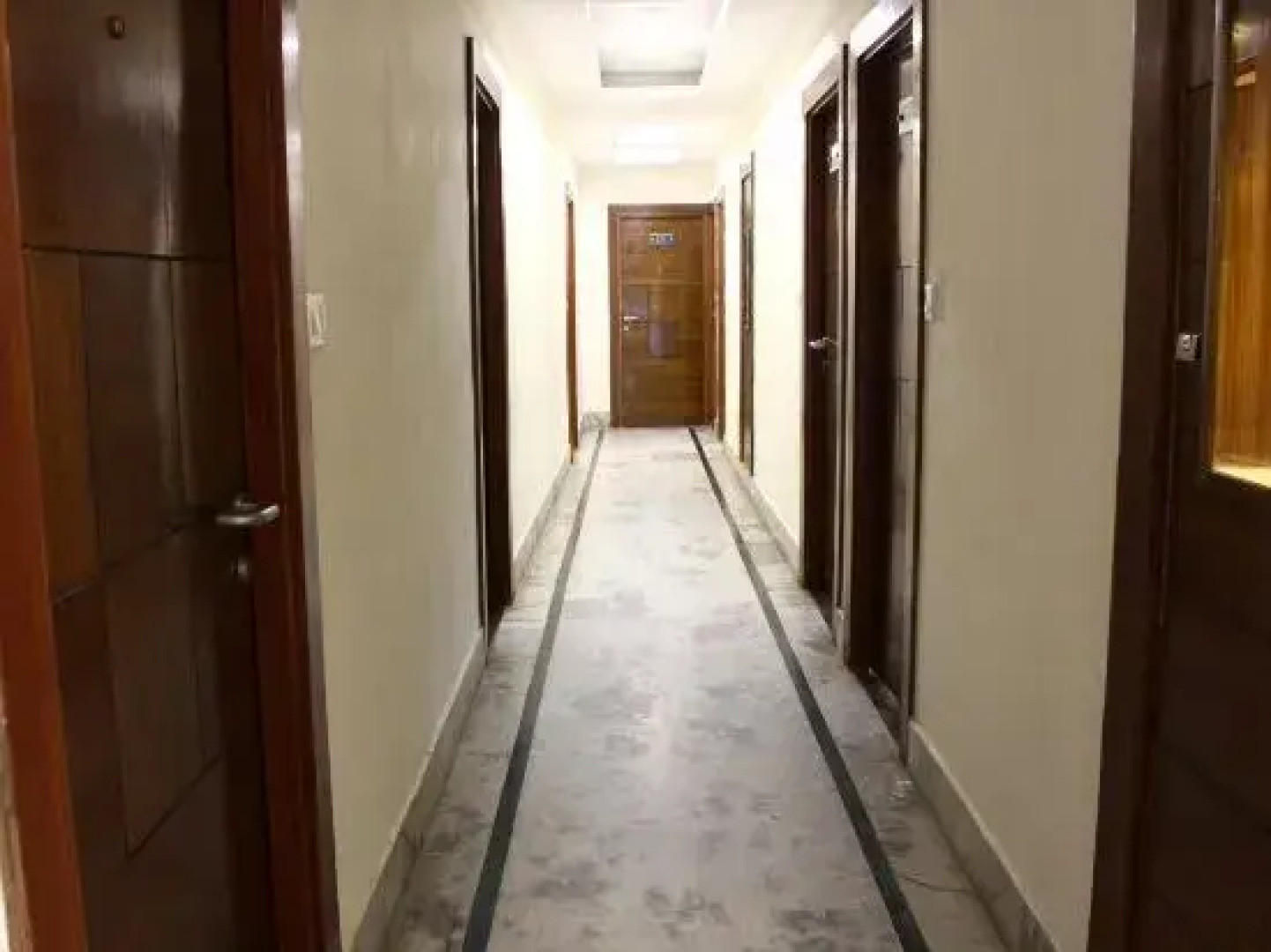 OYO Premium Near Sdm Court the Mall