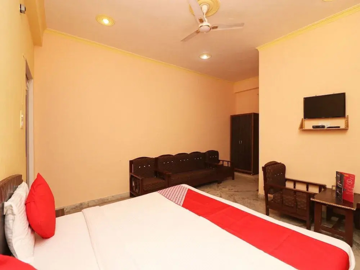 Oyo 22015 Hotel Lakshya Palace