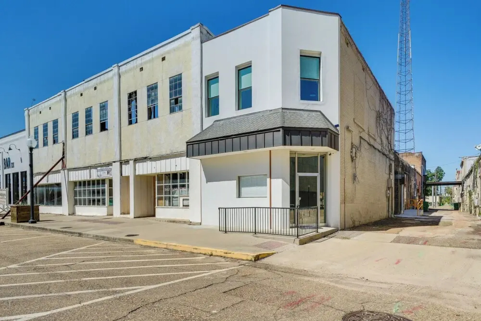 Upscale Texarkana Townhome, Walk to Downtown!