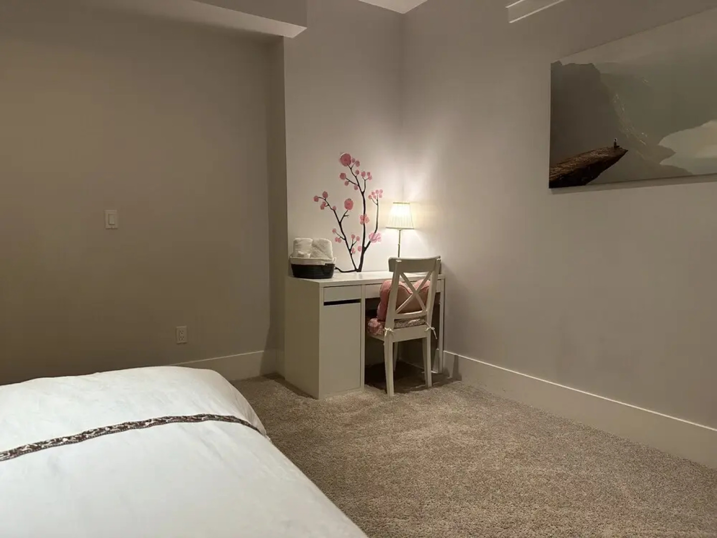 Vancouver West Cozy Retreat by Host Launch