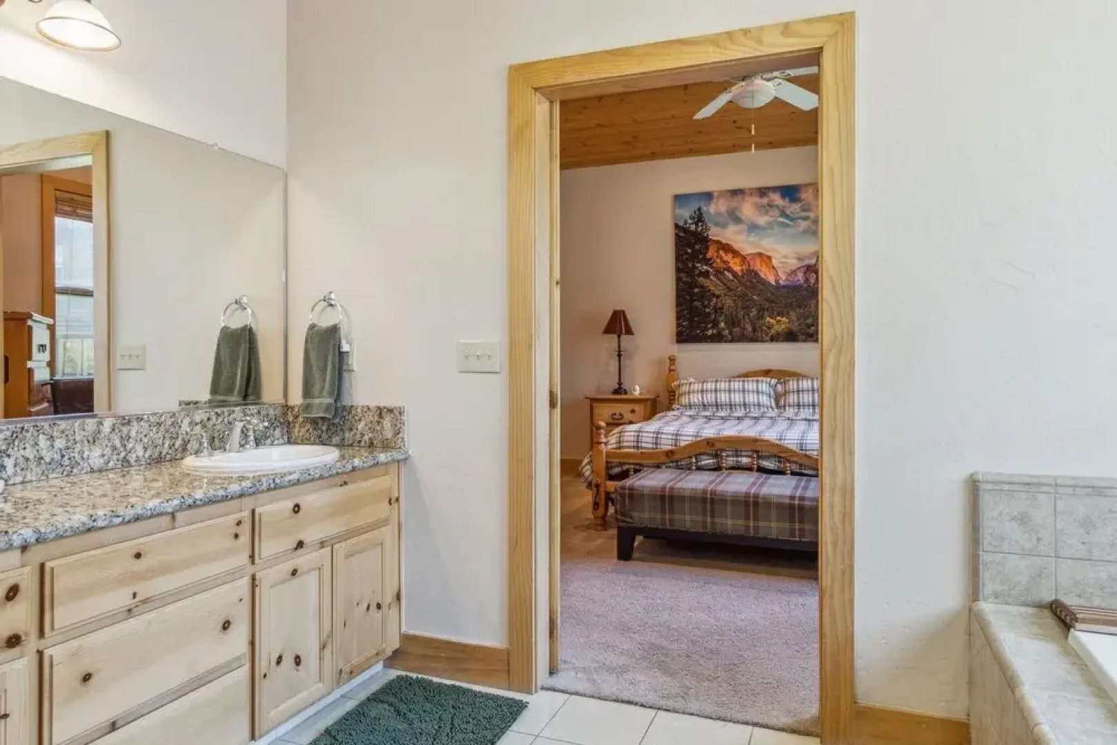 Spacious 4br/3ba. Continuous hot Water Tank! 4 Bedroom Home by Redawning