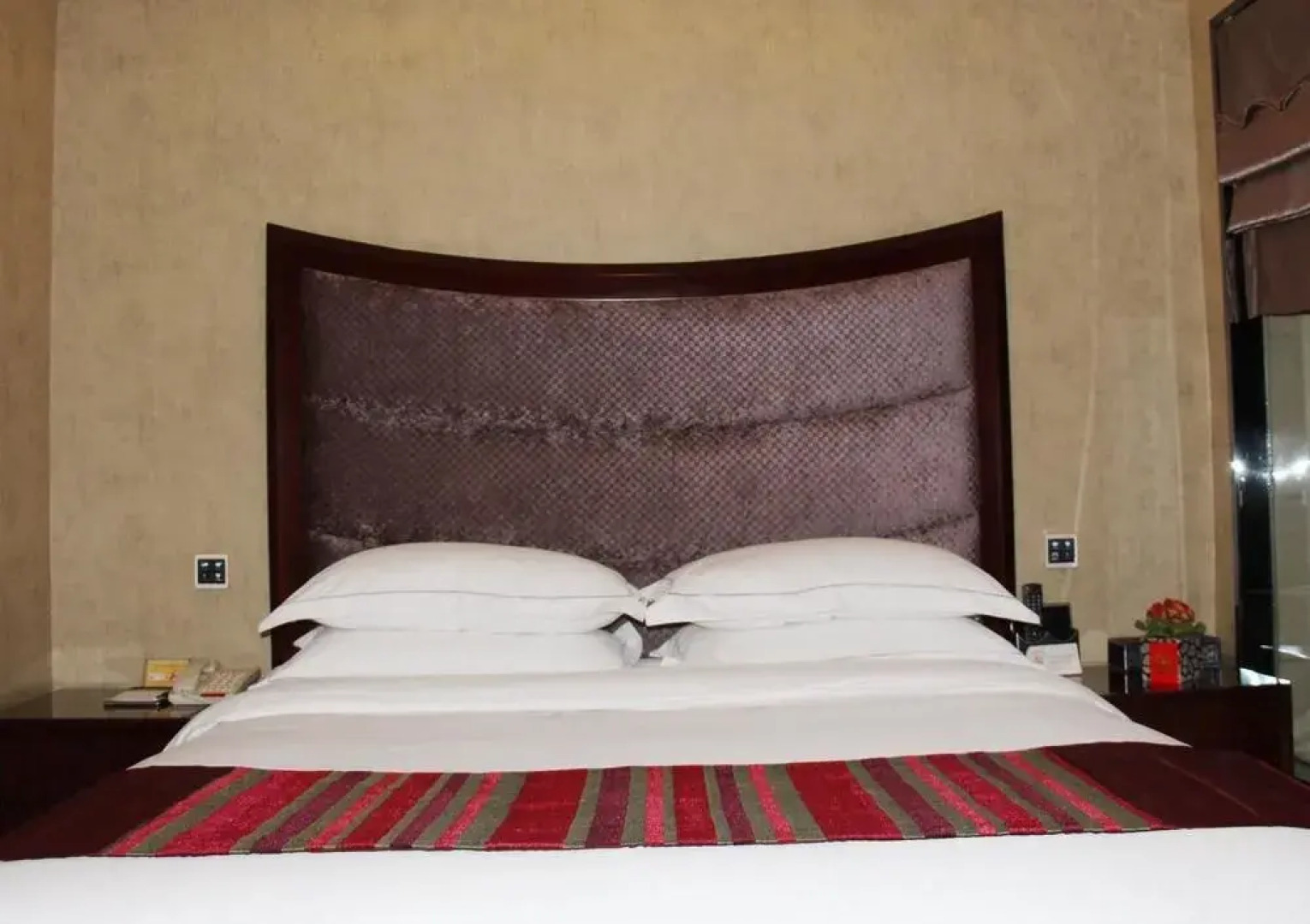 Leshan Celebrity Hotel