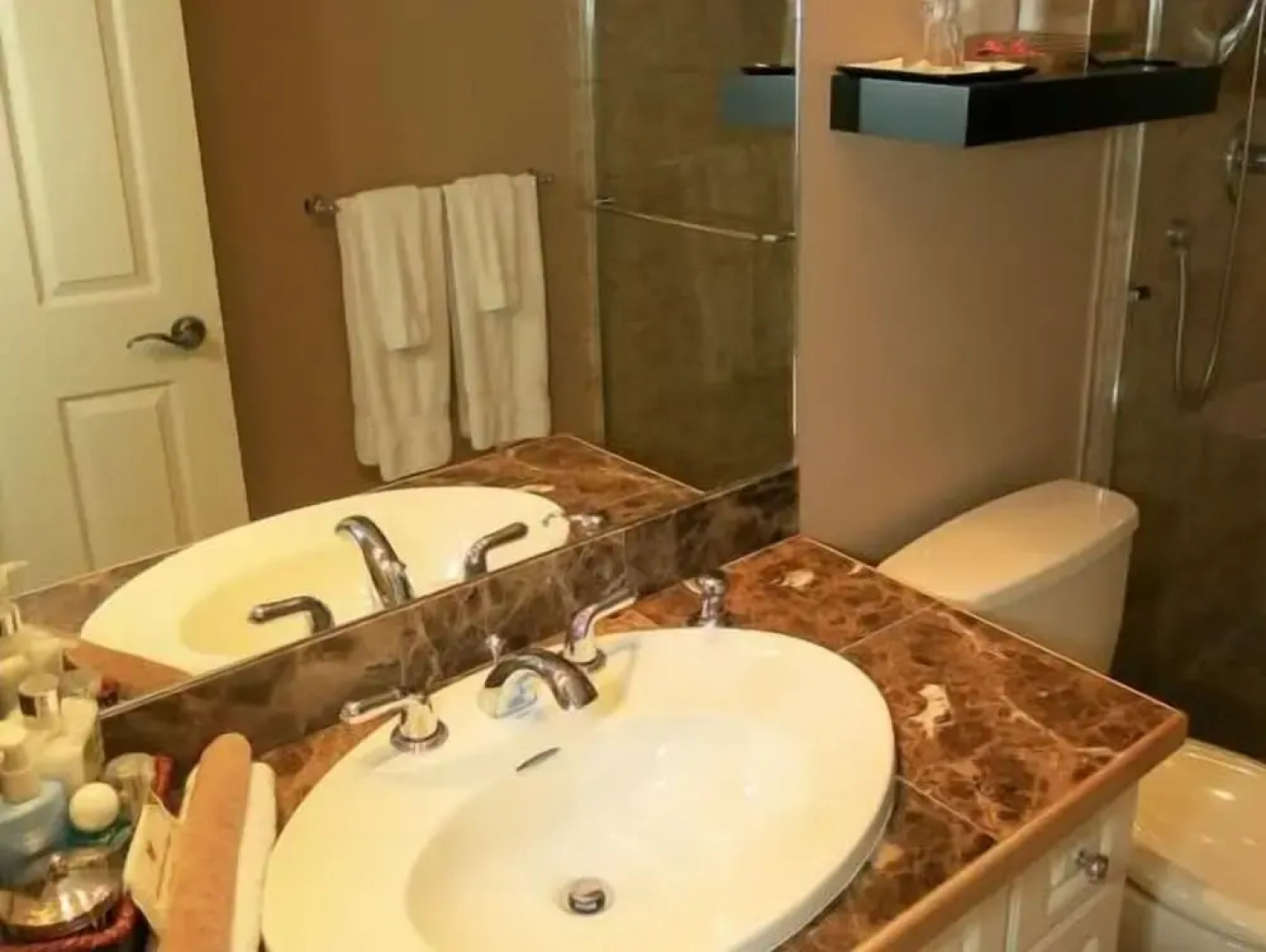 A View of the Lake Bed & Breakfast