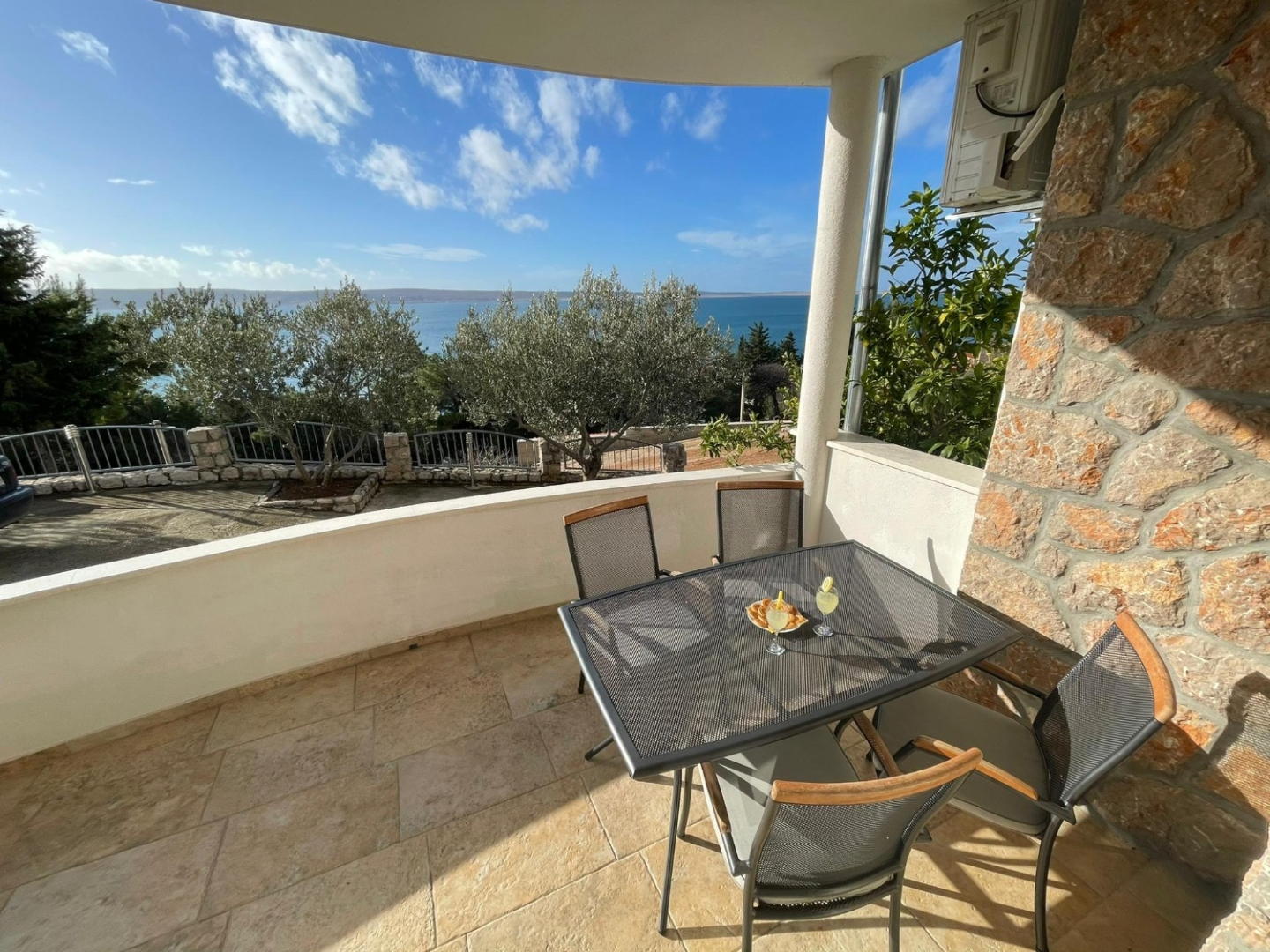 Apartment Ante - 200 m from beach: A2 Starigrad-Paklenica, Zadar riviera