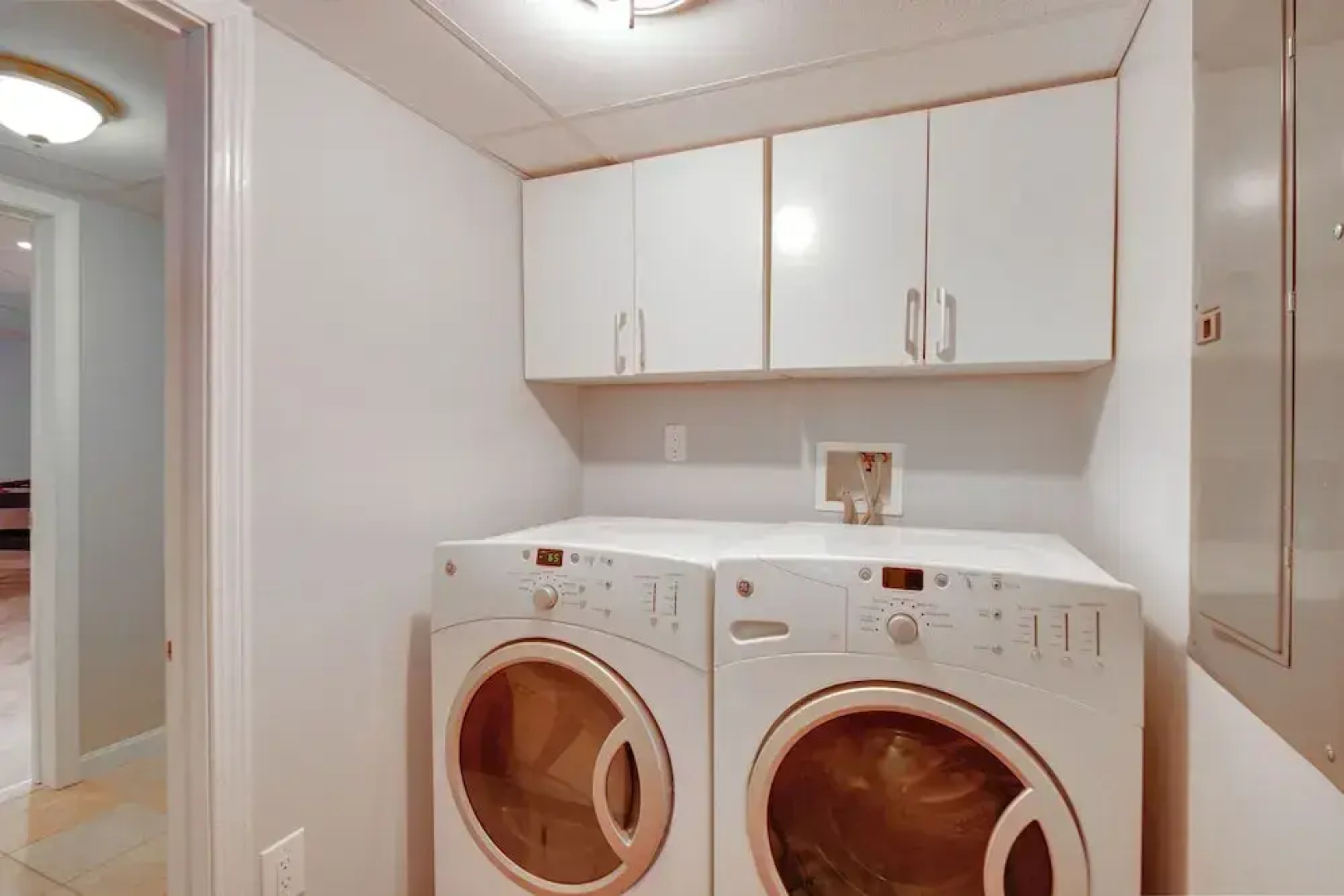 White Mountain Escape w/ Separate In-law Suite!