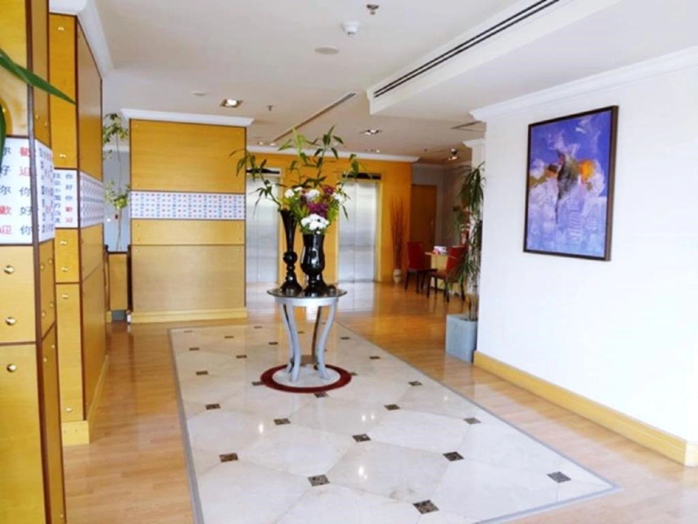 Corniche Hotel & Suites