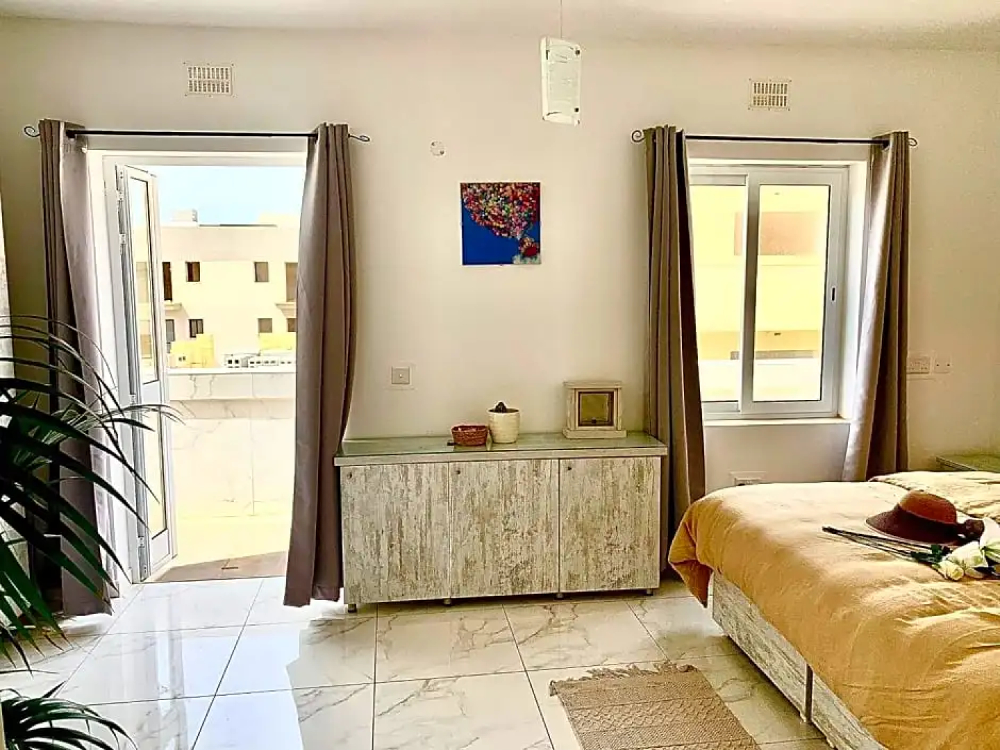 Private bedroom with balcony in a shared apartment at the Bay of Xlendi