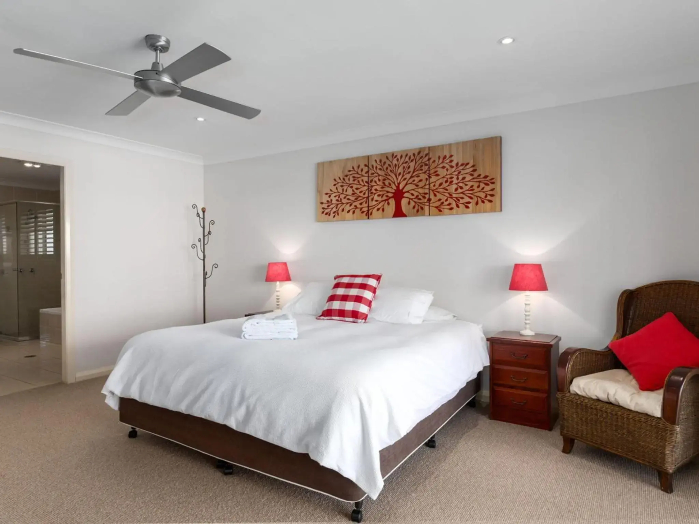 MISTRAL Gerroa 4pm check out Sundays