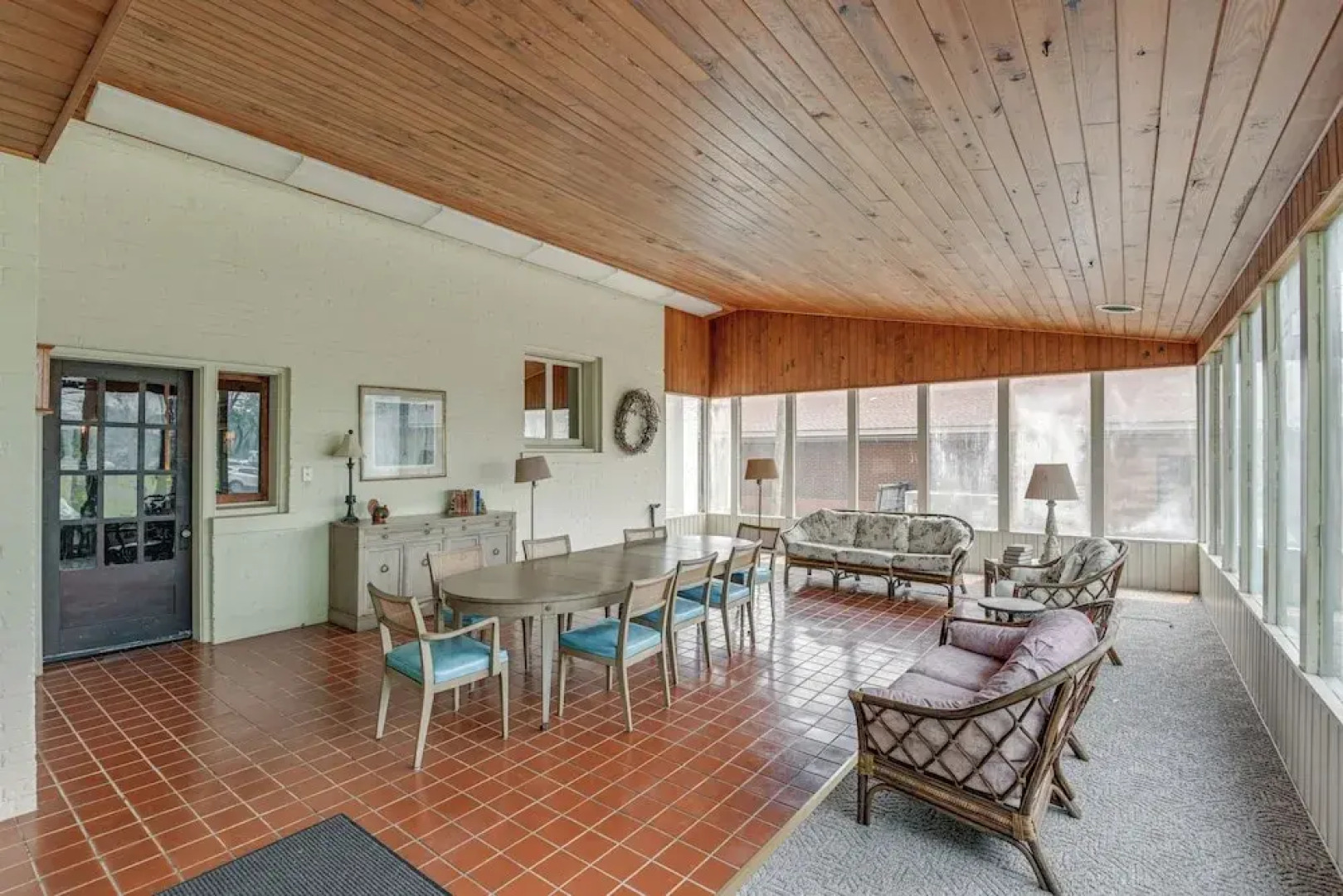 Walk to Lawrenceburg Square: Home for Large Groups