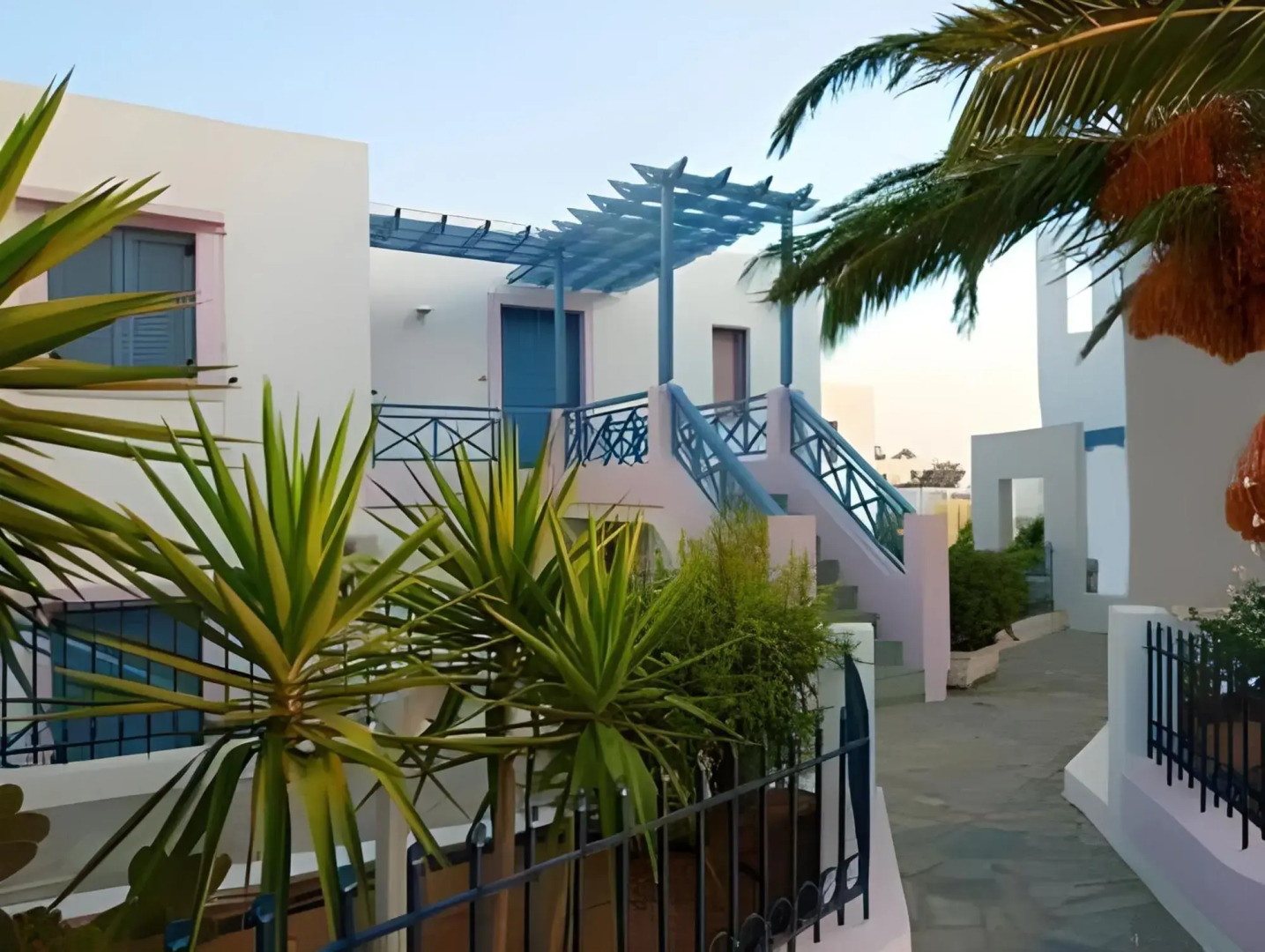 Cybele Suites & Apartments