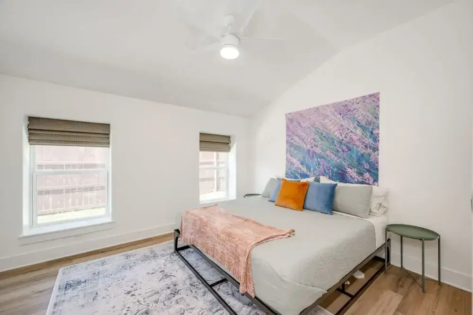 Modern 3 2 two Kings hot tub Fire pit 16min to Wine Trail Nearby Pickleball Courts Pools