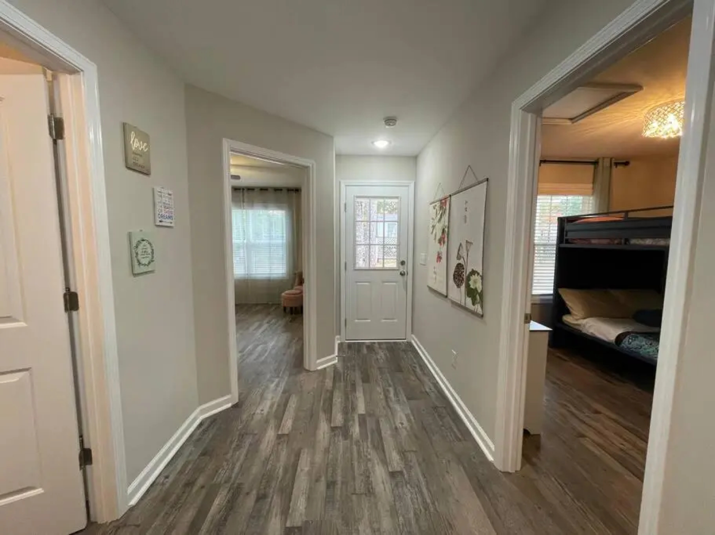 Sleep 10, NEW CONSTRUCTION home, half mile to beach, 3 BD 2 BA, 6 beds