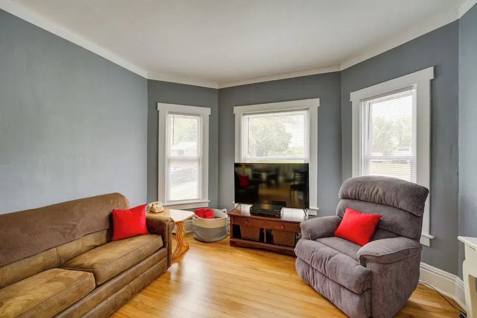 Cozy Hart Getaway w/ Fire Pit < 1 Mi to Lake!