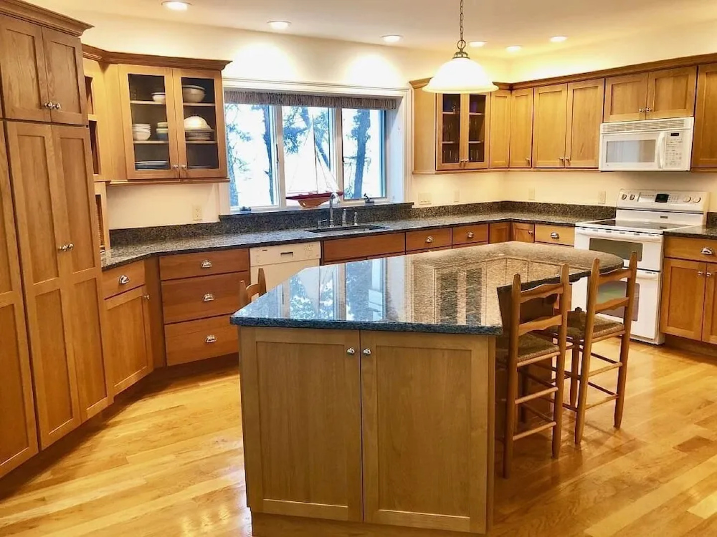 26 Whiteleys Way - Four Bedroom House