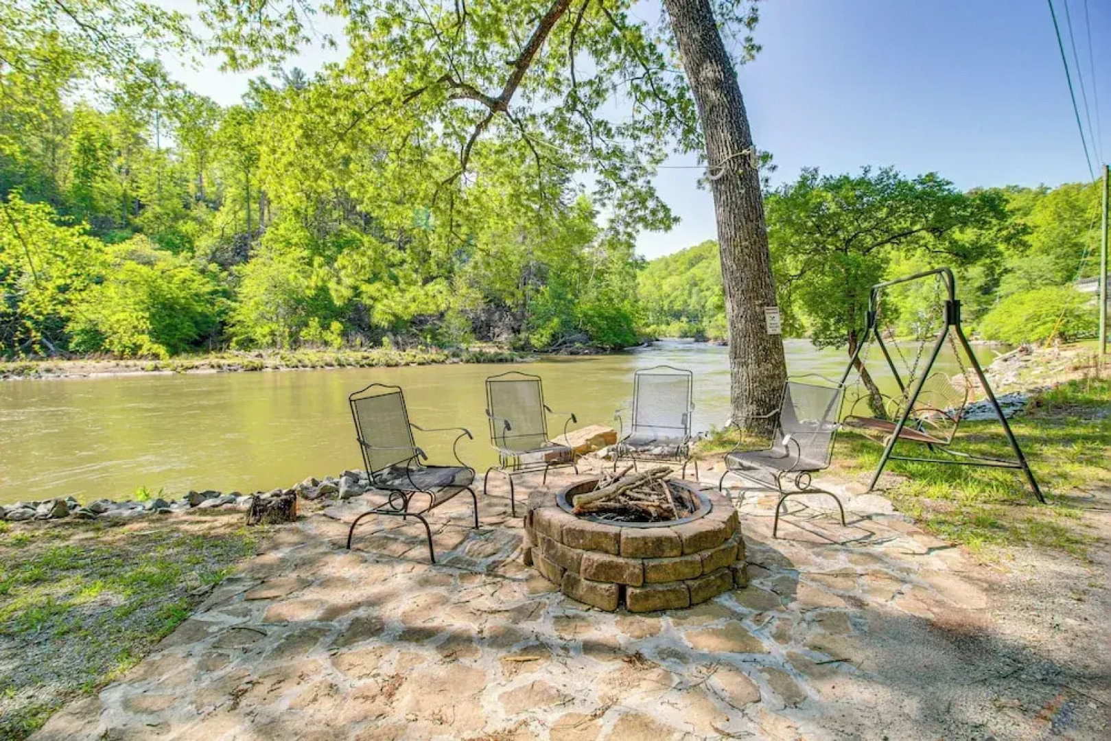'the River Rest' Ellijay Cabin w/ Hot Tub!