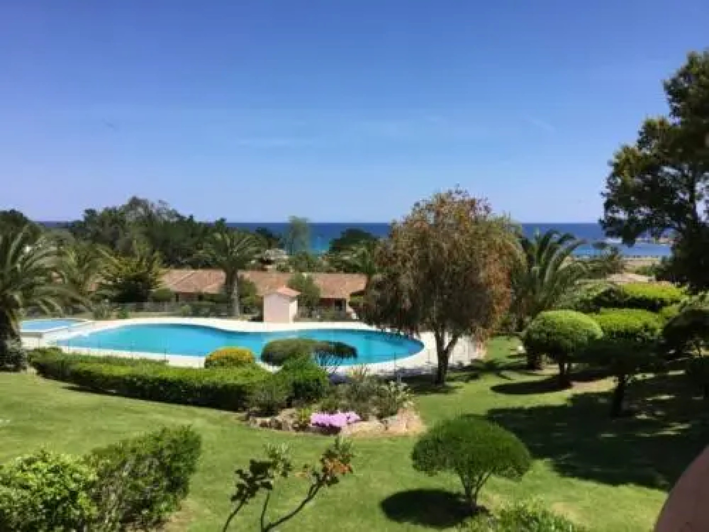 VILLA 2 à 6 pers - 2 chambres - piscine tennis (résidence), plage 300 m