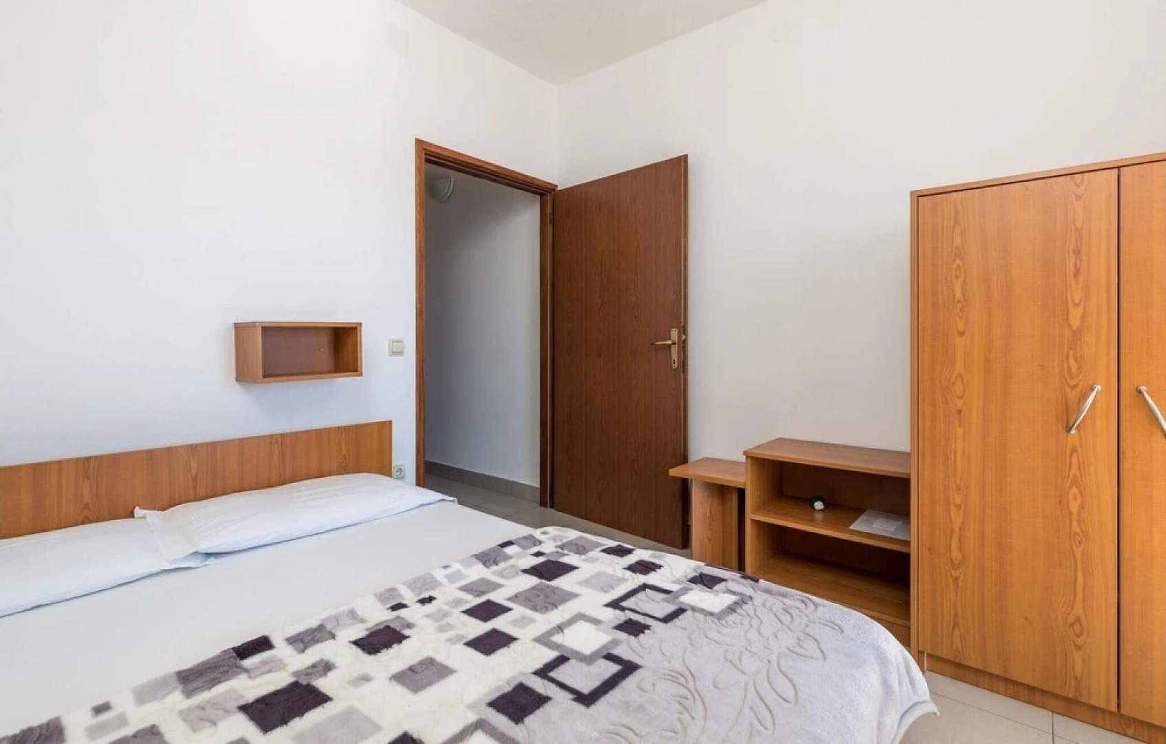 Beautiful Apartment in Prizna With Wifi and 3 Bedrooms