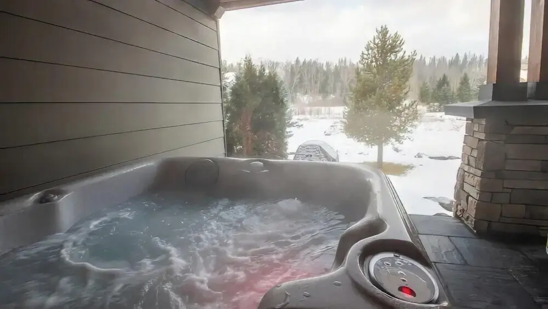 Pinnacle Ridge Chalets by Fernie Lodging