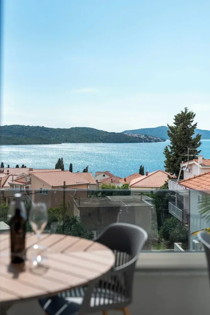 Villa Eight by Villa Kuzmanic