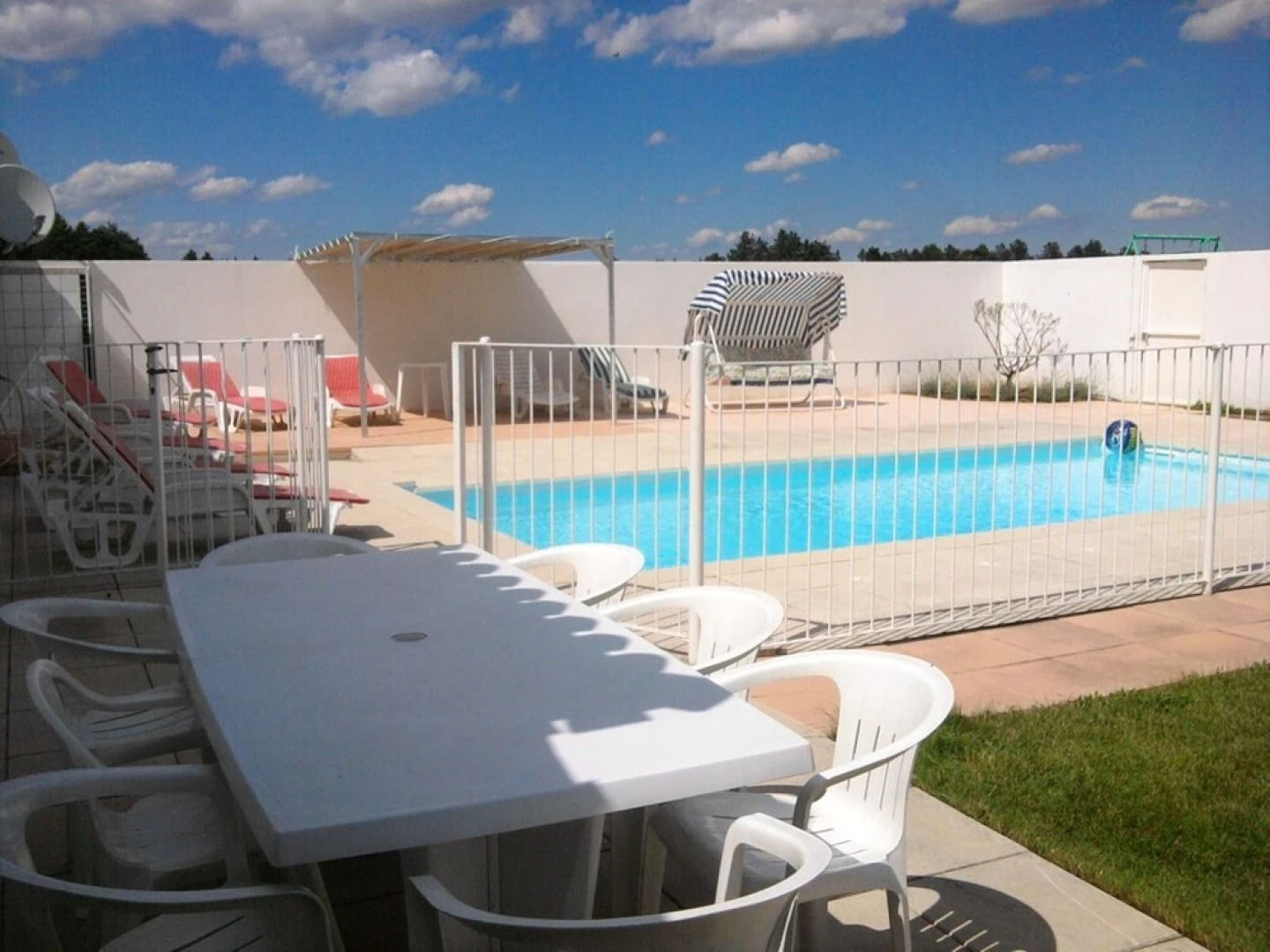 Villa With 4 Bedrooms in Meynes, With Private Pool, Enclosed Garden an
